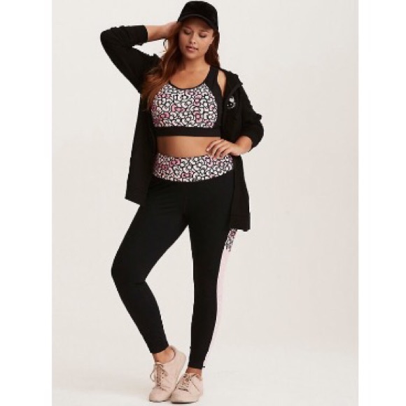 ❣️1 pair left❣️Torrid Hello Kitty active leggings - Picture 3 of 6